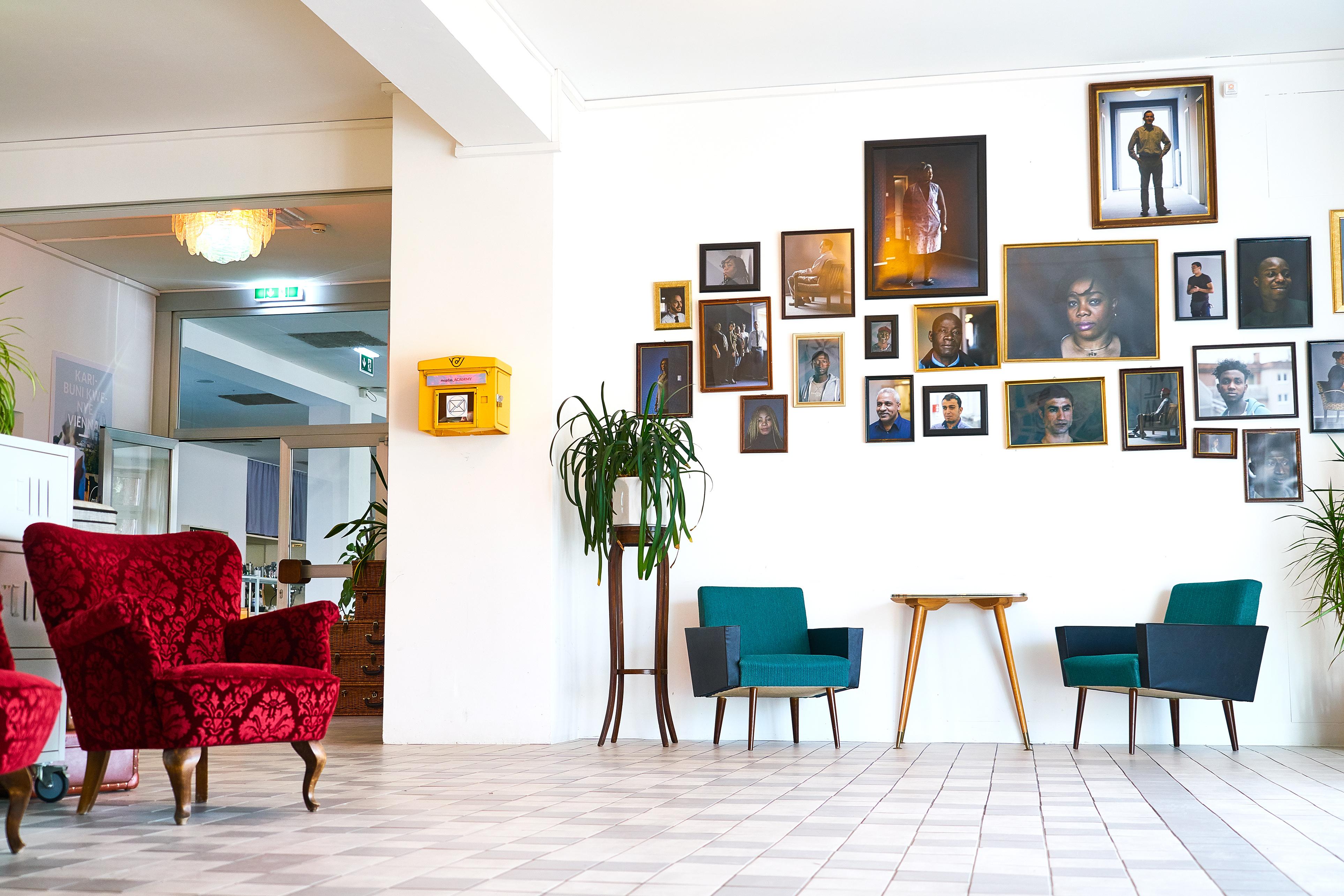 Magdas Hotel Wina Bagian luar foto