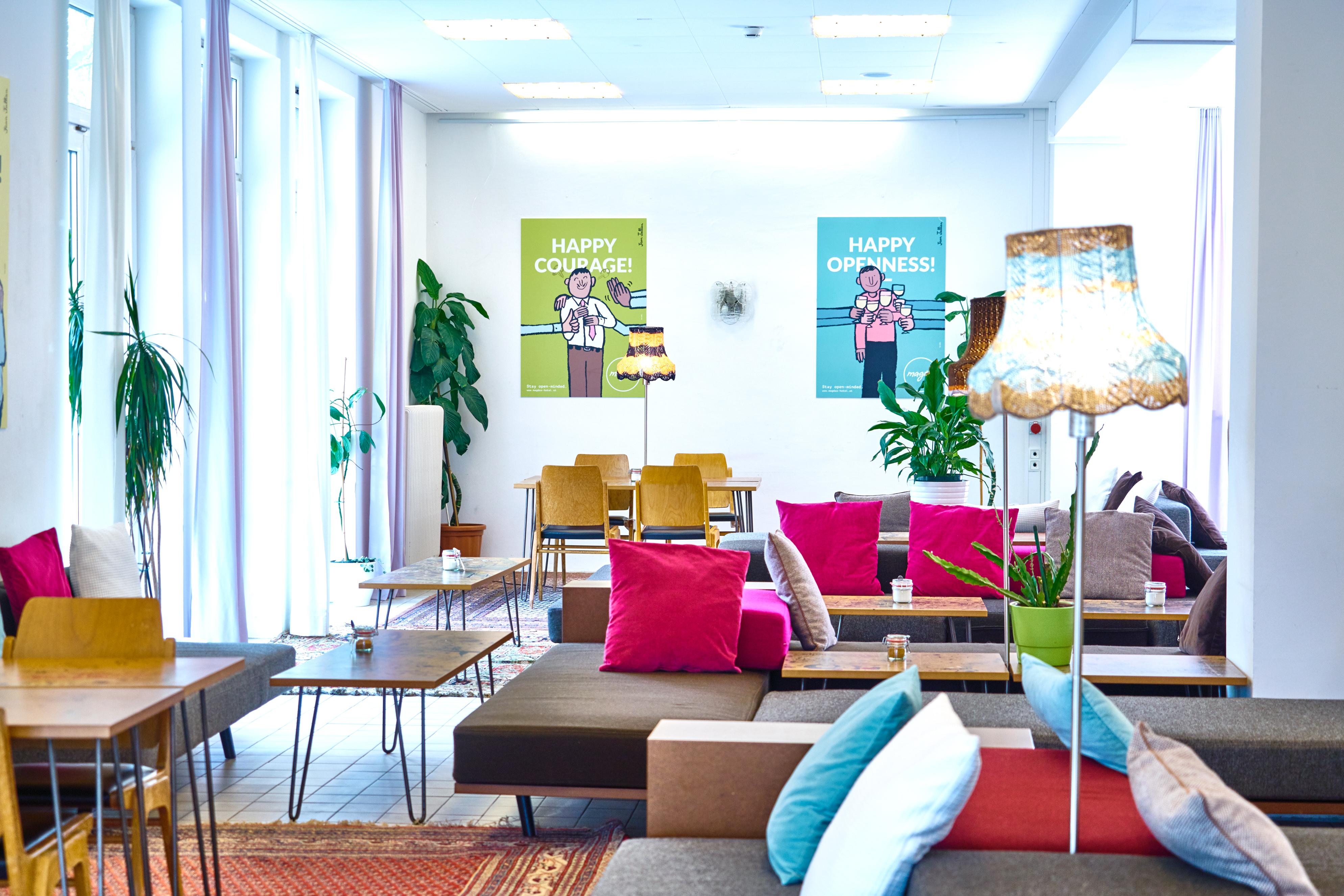 Magdas Hotel Wina Bagian luar foto