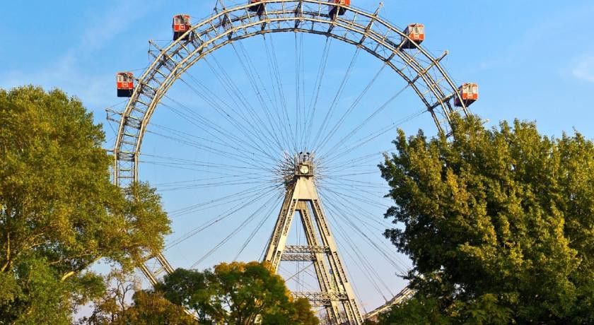 Magdas Hotel Wina Bagian luar foto