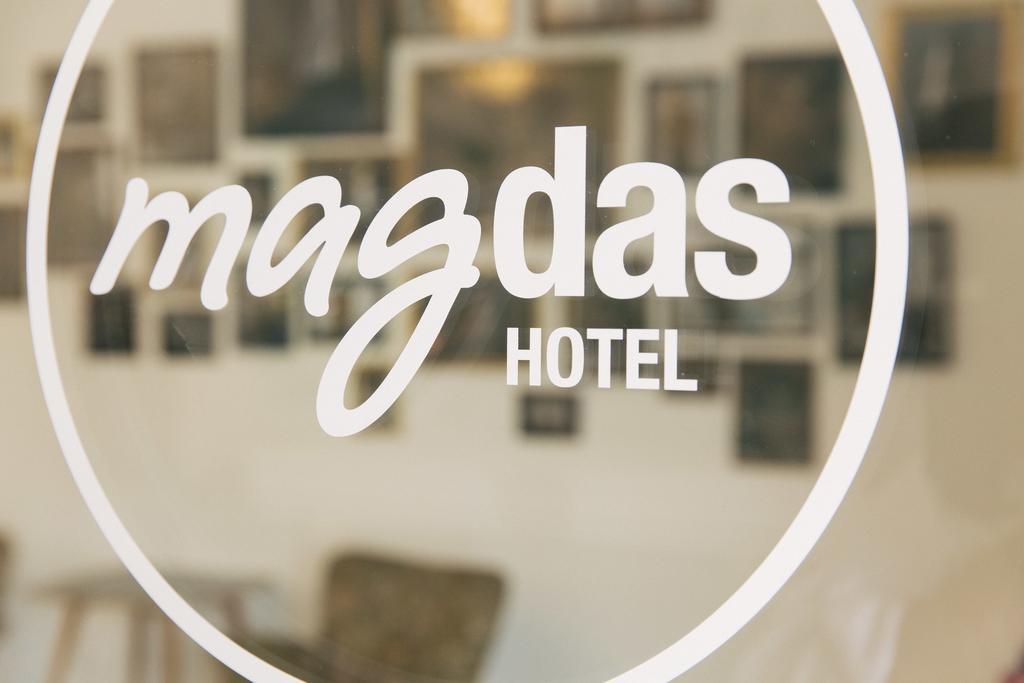 Magdas Hotel Wina Bagian luar foto