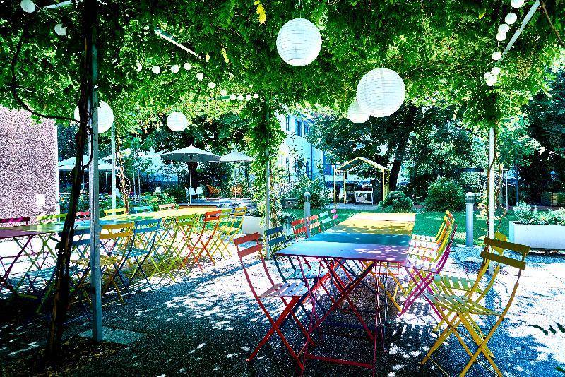 Magdas Hotel Wina Bagian luar foto