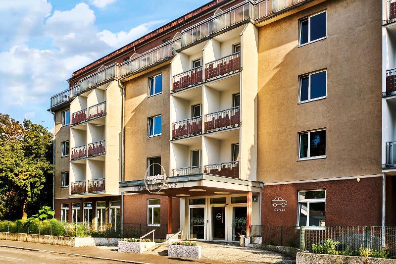 Magdas Hotel Wina Bagian luar foto